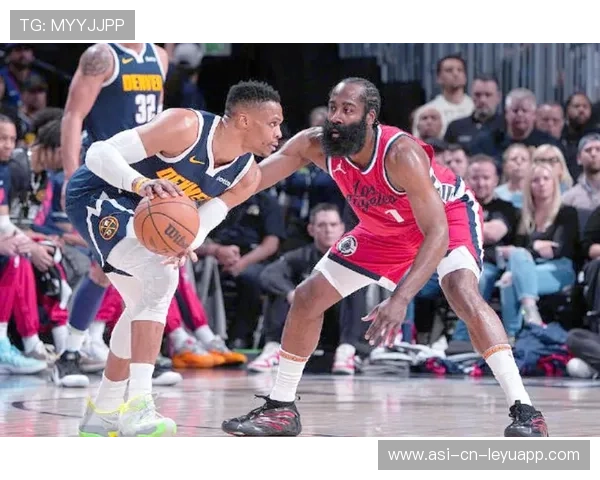 伦纳德外线命中,快船用稳健打法取胜 伦纳德外线命中,快船用稳健打法取胜