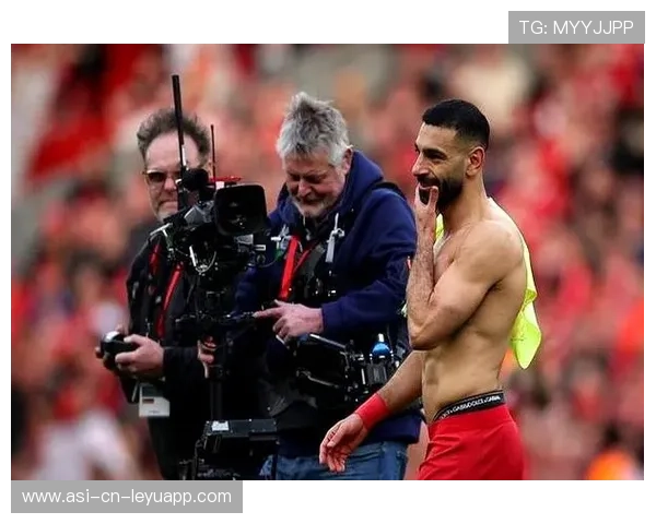 利物浦萨拉赫神级破门:绕过防守者后劲射洞穿球网 利物浦萨拉赫神级破门:绕过防守者后劲射洞穿球网