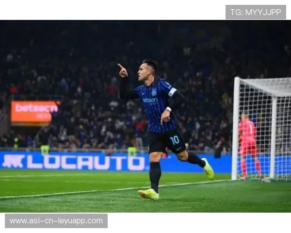 国米巴雷拉禁区外劲射门将无力扑救：瞬间的美感与持续训练的力量