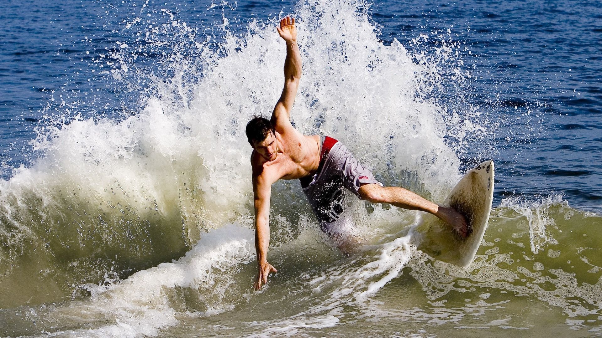 乐鱼体育网页登录-16分逆转未果！魔术7人上双终结绿军，布朗空砍32分，魔术 nba