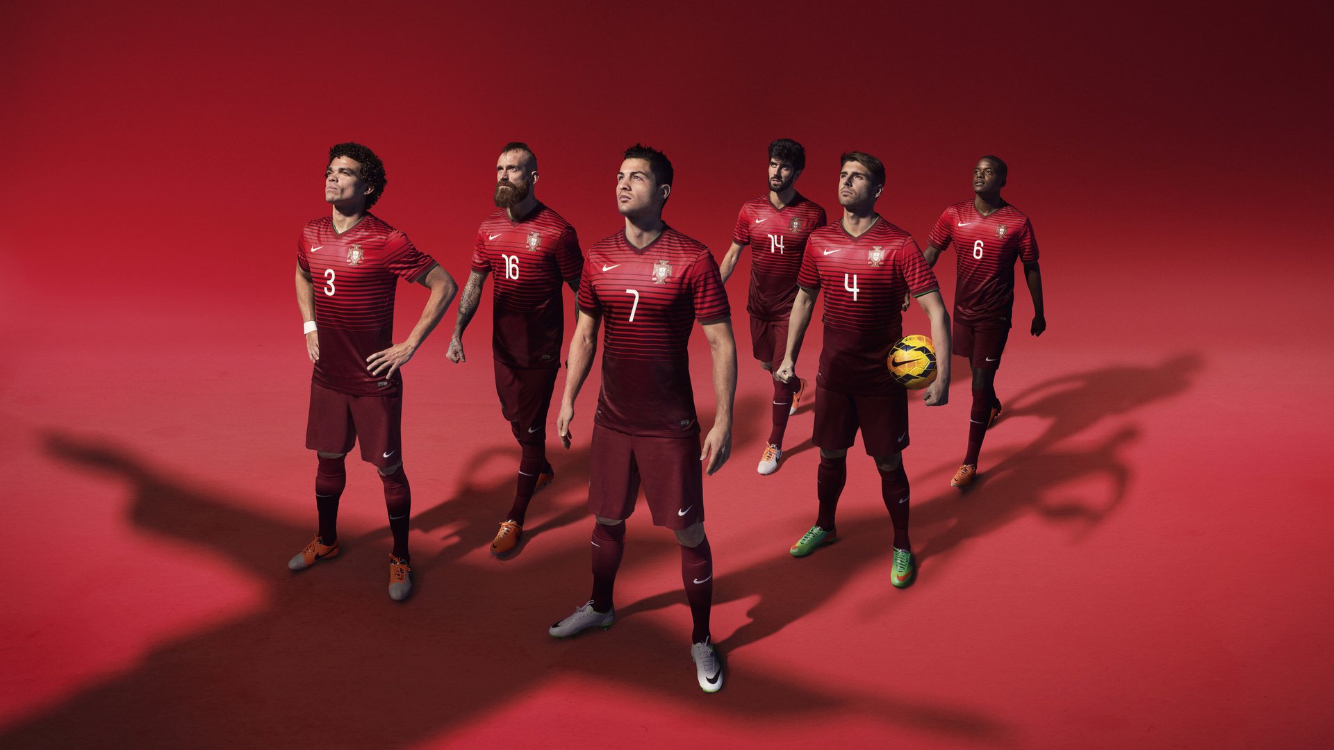 18岁法国小将横空出世,六大豪门争相抢购,成转会焦点,法国足球小将19岁